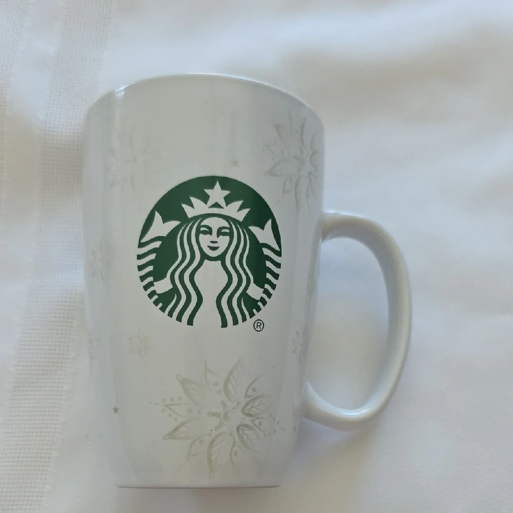 Starbucks 2020 White Snowflake Tubmber Mug With Travel Lid 12oz